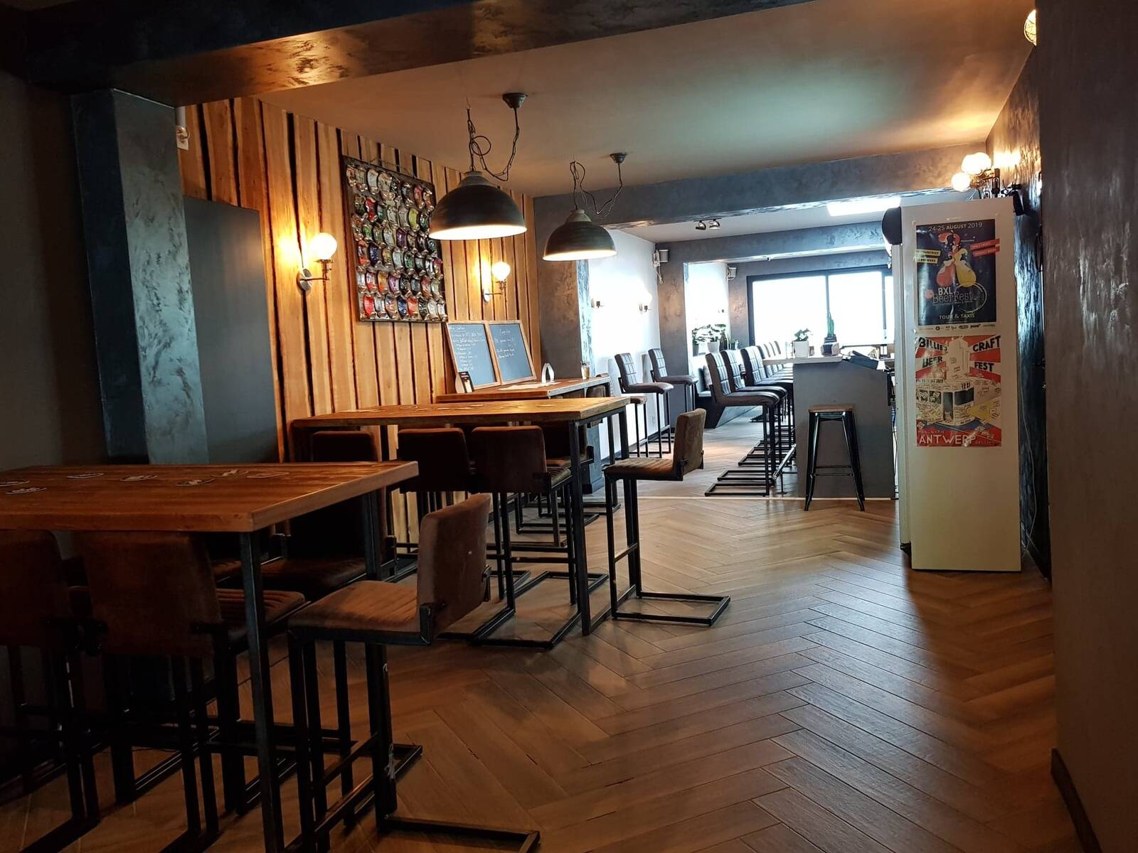 travaux transformation intérieur, création du bar Bruxelles. Architecture raisonnée, ossature bois, écoconstructions extensions, transformations, nouvelles constructions Liège, Wallonie. Architecture durable économique et conviviale. Architecte situé à Liège