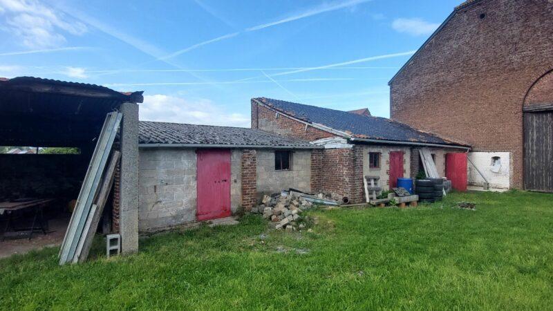 Construction d'une habitation de plain-pied - maçonnerie traditionnelle - Estinnes-au-Mont - Wallonie. - Existant. Architecture raisonnée, ossature bois, écoconstructions extensions, transformations, nouvelles constructions Liège, Wallonie. Architecture durable économique et conviviale. Architecte situé à Liège Wallonie.