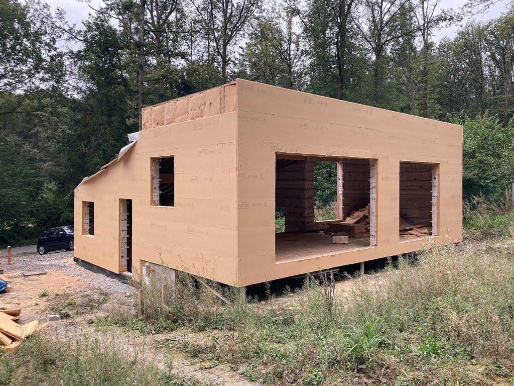 Construction d'une mini-maison en ossature bois, et en bardage bois brulé, habitat léger -Philippeville -Wallonie. Chantier. Architecture raisonnée, ossature bois, écoconstructions extensions, transformations, nouvelles constructions Liège, Wallonie. Architecture durable économique et conviviale. Architecte situé à Liège